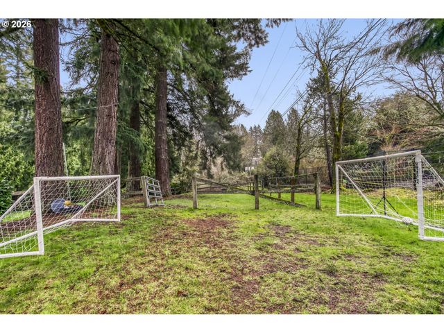 1000 FOREST MEADOWS Way, Lake Oswego, OR 97034