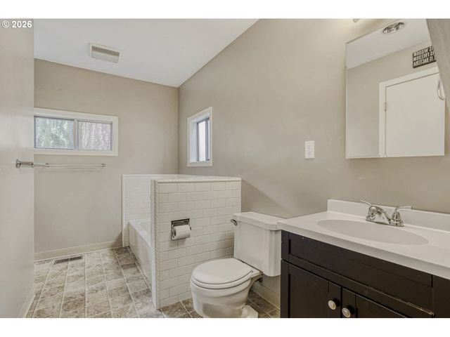 1000 FOREST MEADOWS Way, Lake Oswego, OR 97034