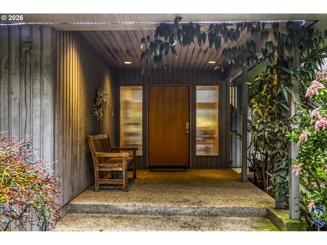 1000 FOREST MEADOWS Way, Lake Oswego, OR 97034