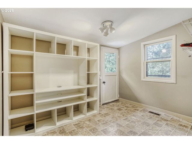 1000 FOREST MEADOWS Way, Lake Oswego, OR 97034