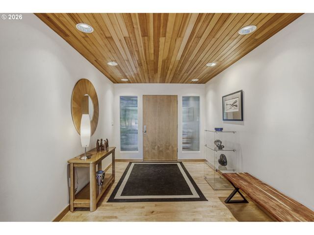 1000 FOREST MEADOWS Way, Lake Oswego, OR 97034