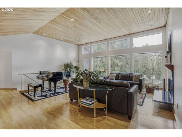 1000 FOREST MEADOWS Way, Lake Oswego, OR 97034