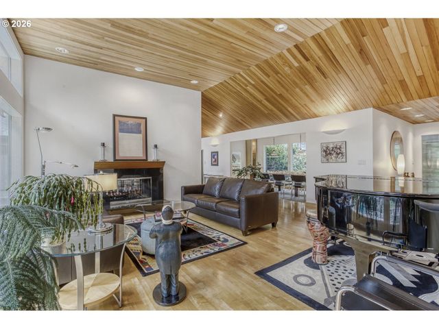 1000 FOREST MEADOWS Way, Lake Oswego, OR 97034