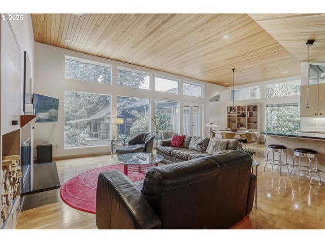 1000 FOREST MEADOWS Way, Lake Oswego, OR 97034