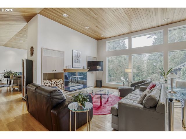 1000 FOREST MEADOWS Way, Lake Oswego, OR 97034