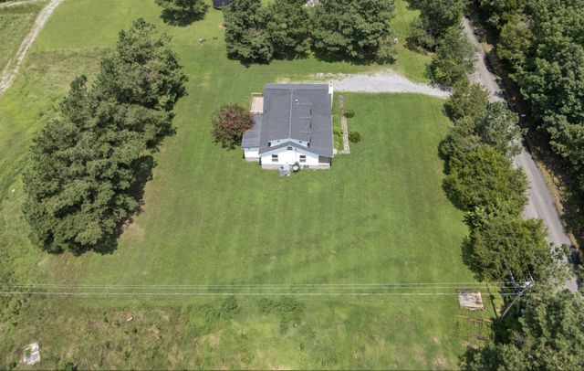 11065 New cut off Rd, Bon Aqua, TN 37025