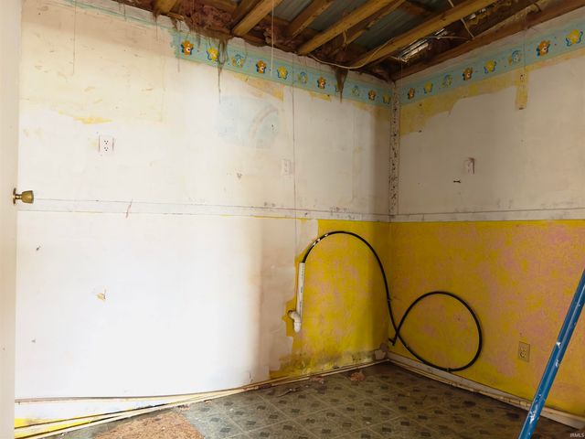 467 Rivervale Cabin Road, Bedford, IN 47421