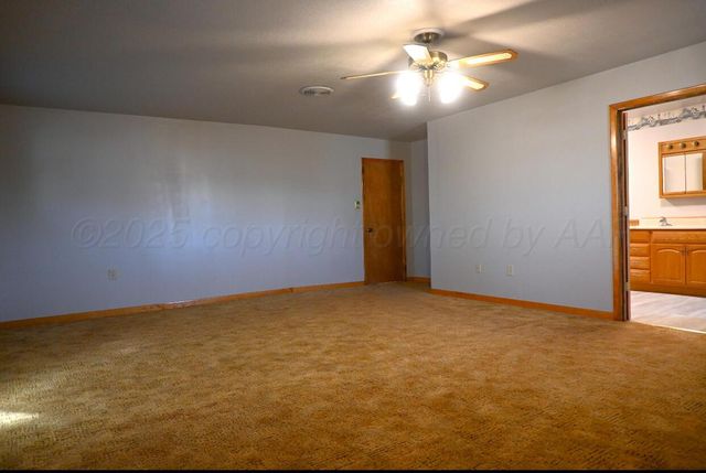 302 N Mackenzie Avenue, Stinnett, TX 79083