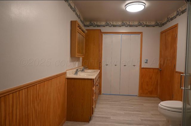 302 N Mackenzie Avenue, Stinnett, TX 79083