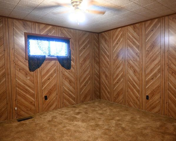 302 N Mackenzie Avenue, Stinnett, TX 79083