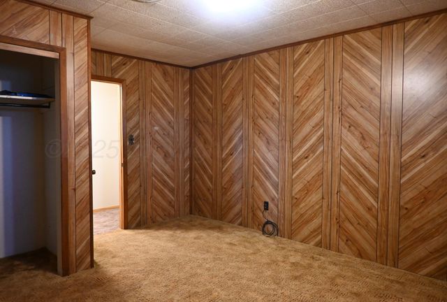 302 N Mackenzie Avenue, Stinnett, TX 79083