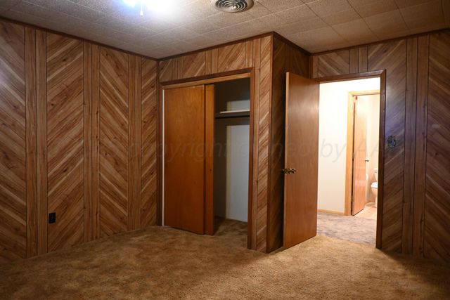 302 N Mackenzie Avenue, Stinnett, TX 79083