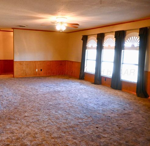 302 N Mackenzie Avenue, Stinnett, TX 79083