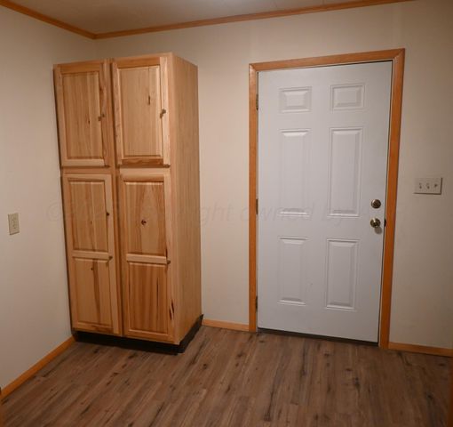 302 N Mackenzie Avenue, Stinnett, TX 79083