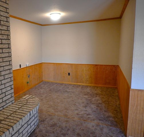 302 N Mackenzie Avenue, Stinnett, TX 79083