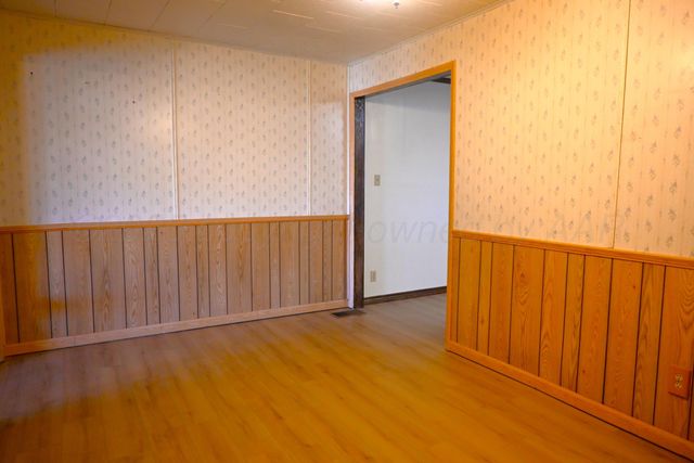 302 N Mackenzie Avenue, Stinnett, TX 79083