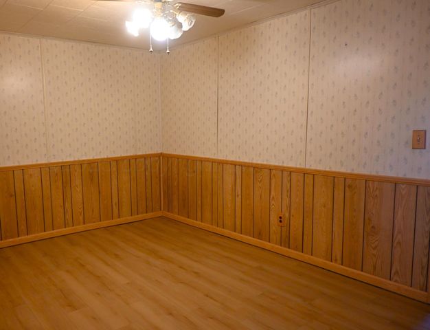 302 N Mackenzie Avenue, Stinnett, TX 79083