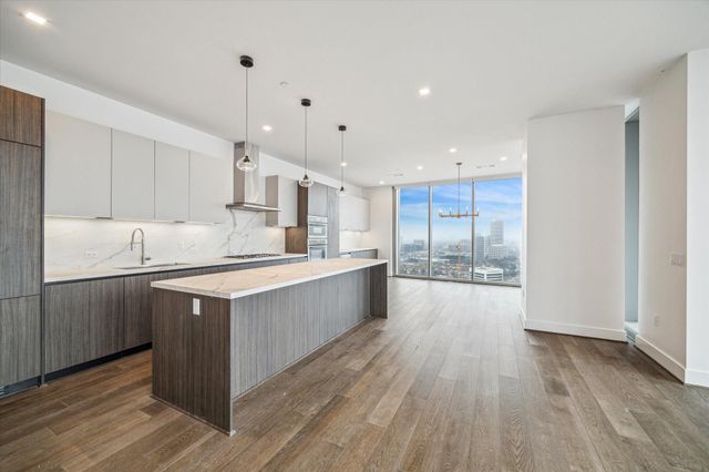 1711 Allen Parkway 2701, Houston, TX 77019