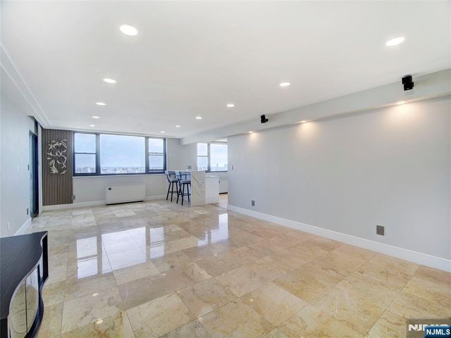 250 Gorge Road 29L, Cliffside Park, NJ 07010