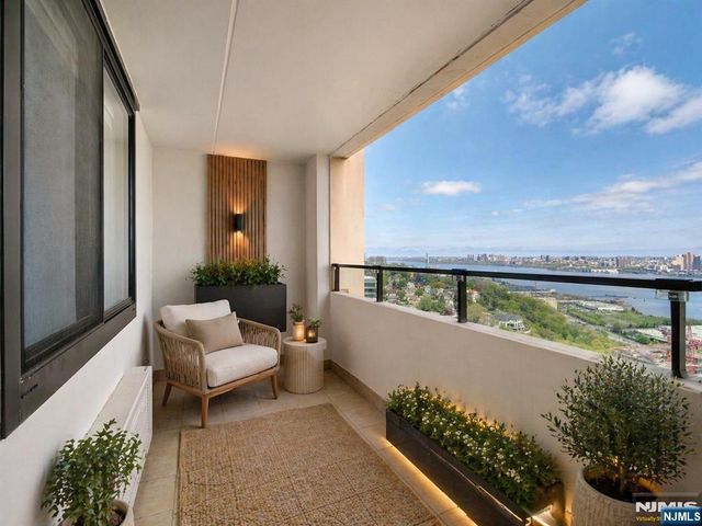 250 Gorge Road 29L, Cliffside Park, NJ 07010