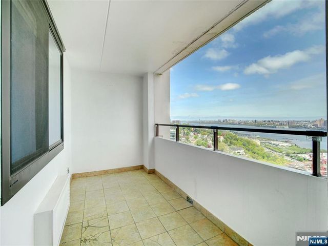 250 Gorge Road 29L, Cliffside Park, NJ 07010