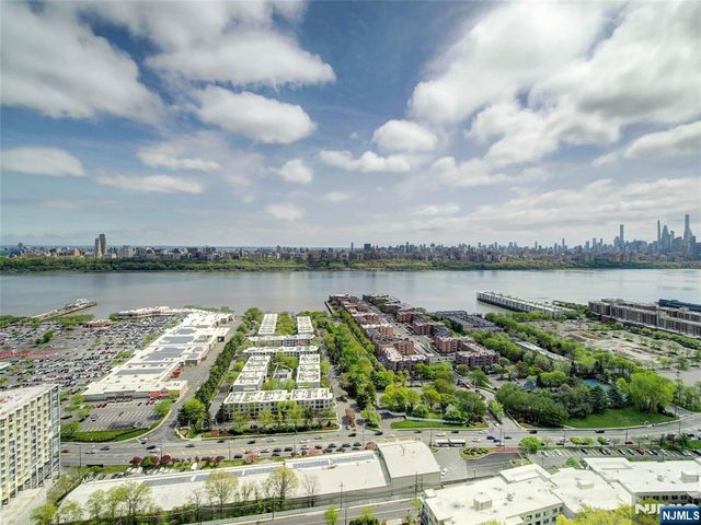 250 Gorge Road 29L, Cliffside Park, NJ 07010