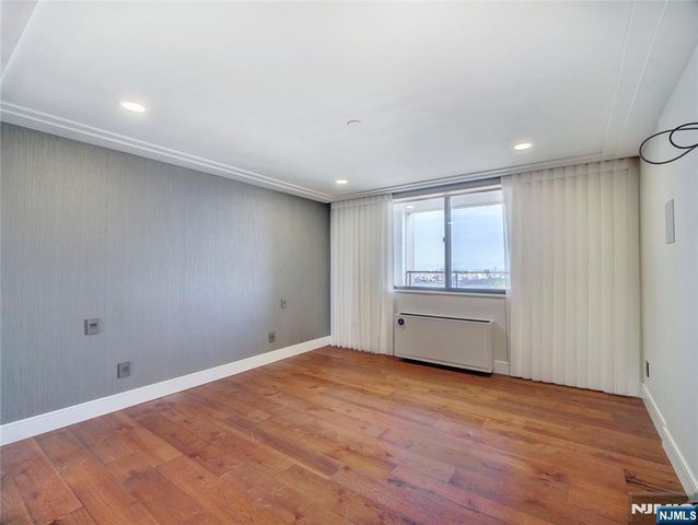 250 Gorge Road 29L, Cliffside Park, NJ 07010