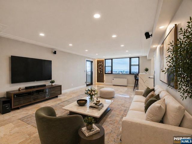 250 Gorge Road 29L, Cliffside Park, NJ 07010