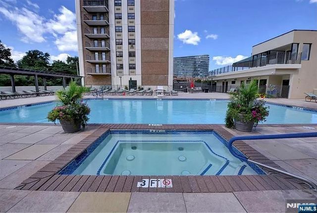 250 Gorge Road 29L, Cliffside Park, NJ 07010