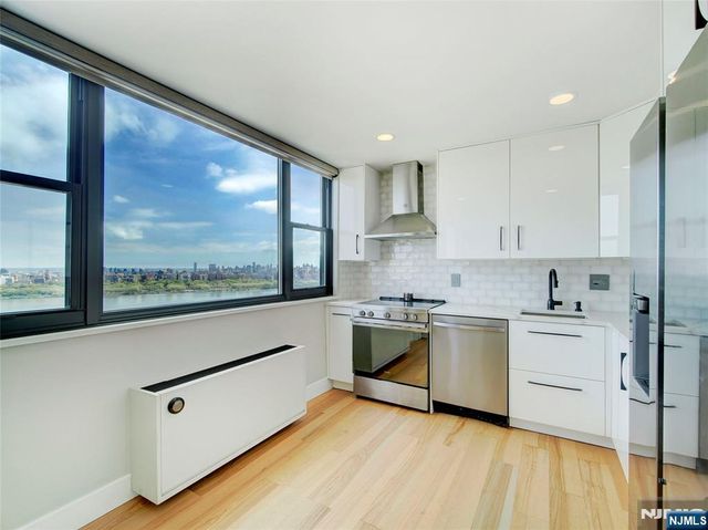 250 Gorge Road 29L, Cliffside Park, NJ 07010