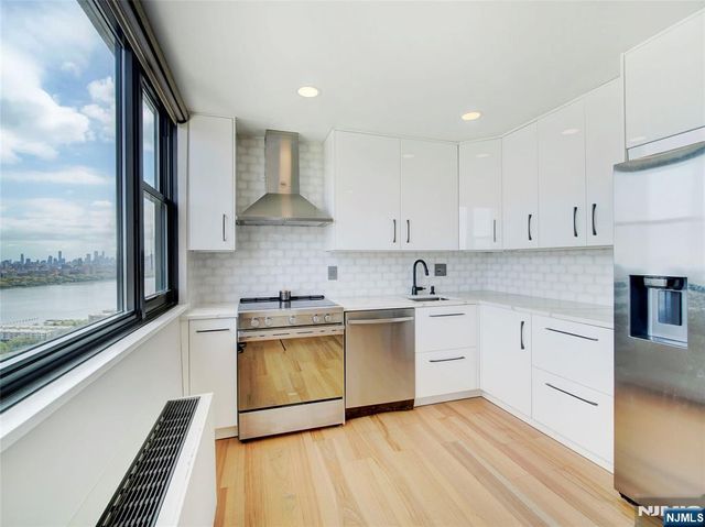 250 Gorge Road 29L, Cliffside Park, NJ 07010