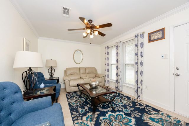 330 Laurie Lynn Dr, Baton Rouge, LA 70819