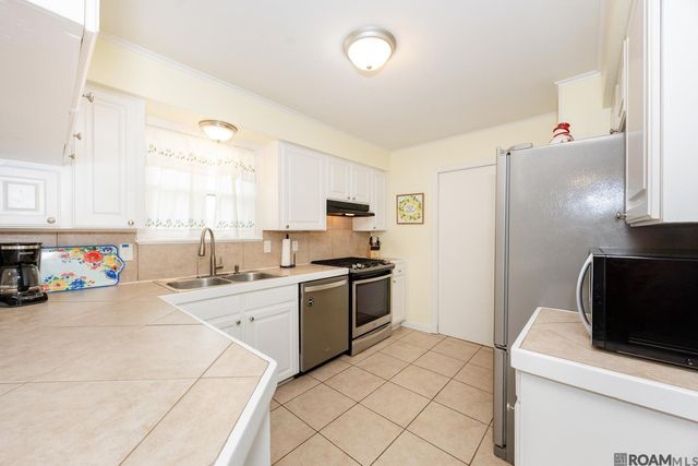 330 Laurie Lynn Dr, Baton Rouge, LA 70819