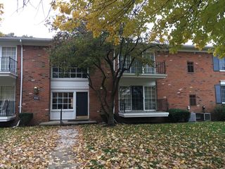444 N Fox Hills Drive Unit: 3 / Bldg: 17, Bloomfield Hills, MI 48304