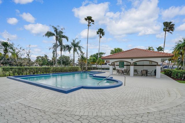 401 SW 158th Ter 105, Pembroke Pines, FL 33027