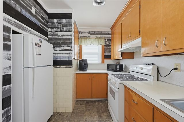 86 Stedman Avenue, Pawtucket, RI 02860