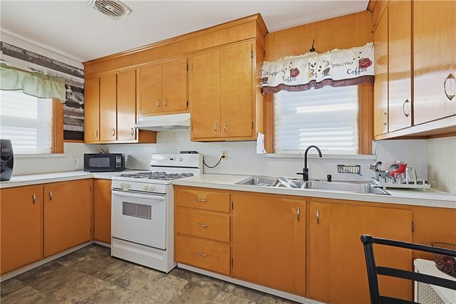 86 Stedman Avenue, Pawtucket, RI 02860