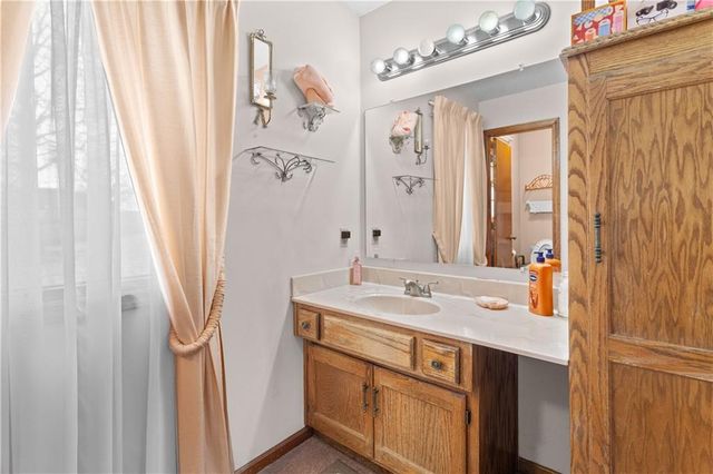 4201 NW 64th Place, Kansas City, MO 64151