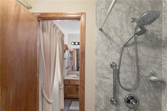 4201 NW 64th Place, Kansas City, MO 64151