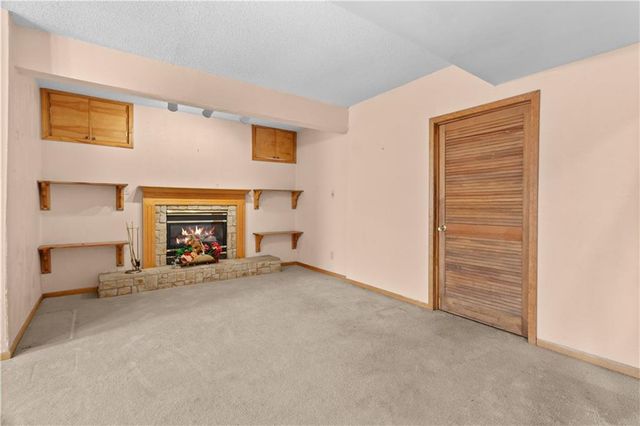 4201 NW 64th Place, Kansas City, MO 64151