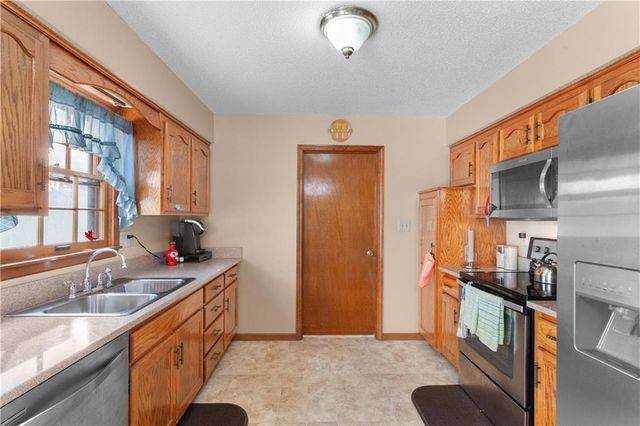 4201 NW 64th Place, Kansas City, MO 64151