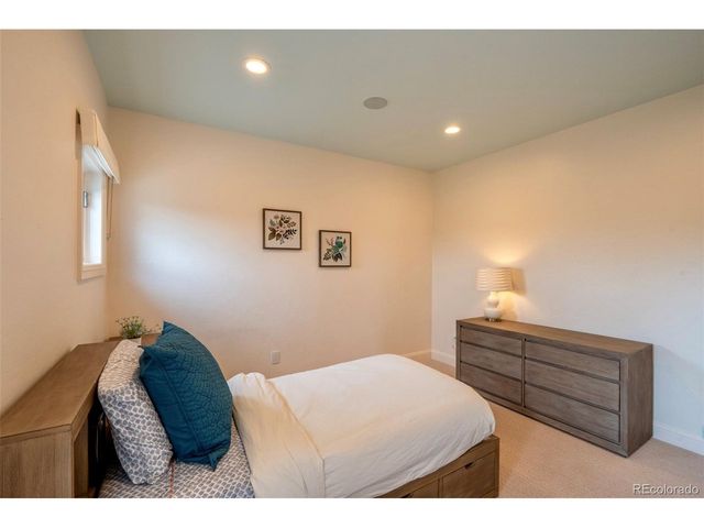 1575 Vine Cliff Hts, Colorado Springs, CO 80921