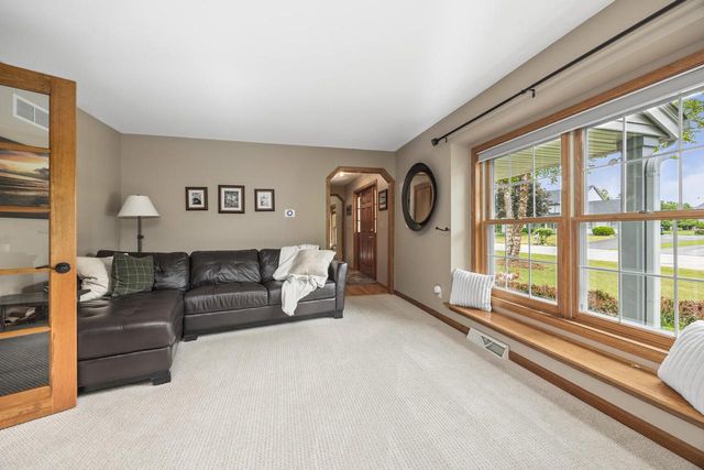 W153N5311 Plaza DRIVE, Menomonee Falls, WI 53051