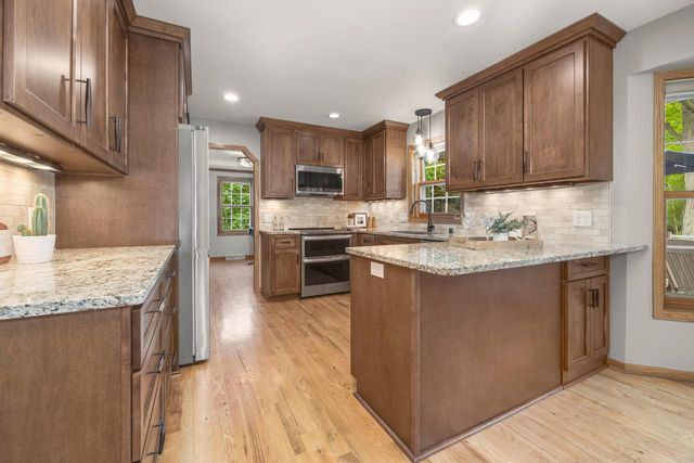 W153N5311 Plaza DRIVE, Menomonee Falls, WI 53051