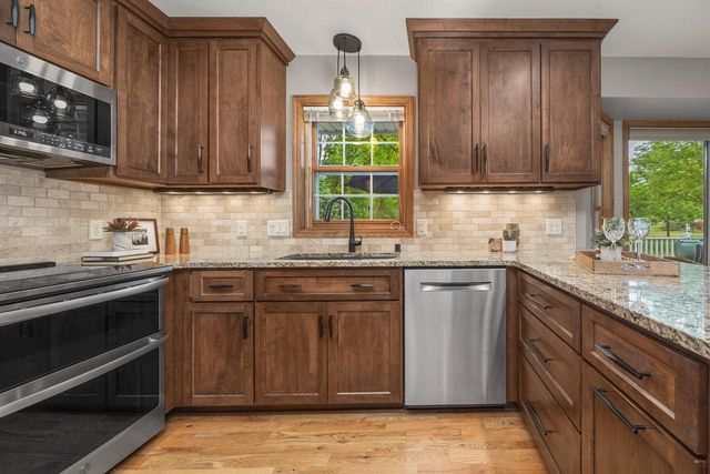 W153N5311 Plaza DRIVE, Menomonee Falls, WI 53051