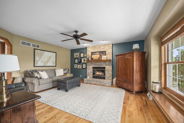 W153N5311 Plaza DRIVE, Menomonee Falls, WI 53051