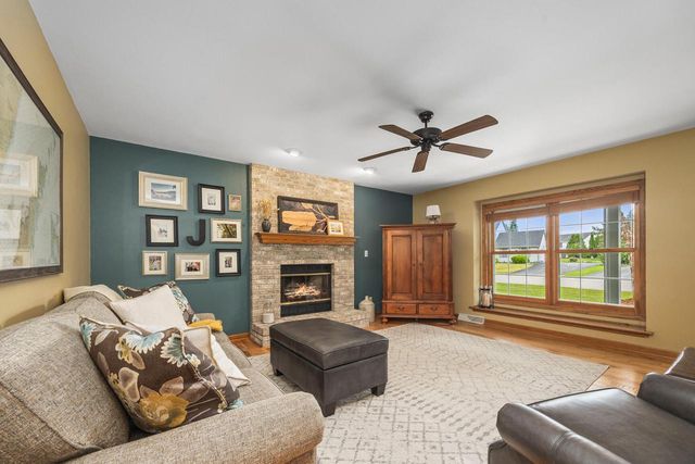 W153N5311 Plaza DRIVE, Menomonee Falls, WI 53051