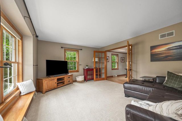 W153N5311 Plaza DRIVE, Menomonee Falls, WI 53051