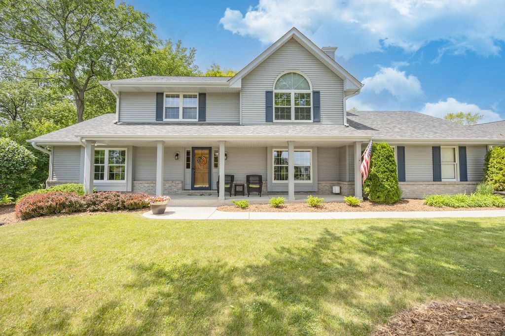 W153N5311 Plaza DRIVE, Menomonee Falls, WI 53051