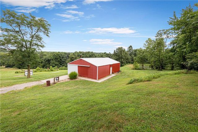 7196 SE Snow Drive, Holt, MO 64048